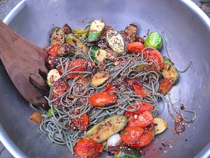 mugwort noodles with veggies